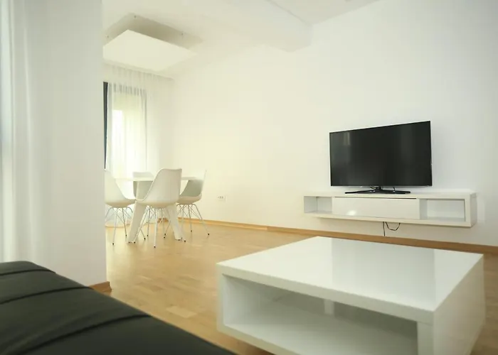 Modern Downtown Брашов